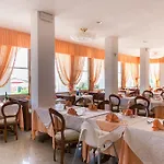 Mayflower Hotel