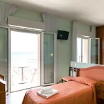 Mayflower Hotel 3*