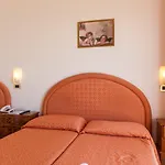 Mayflower Hotel 3*