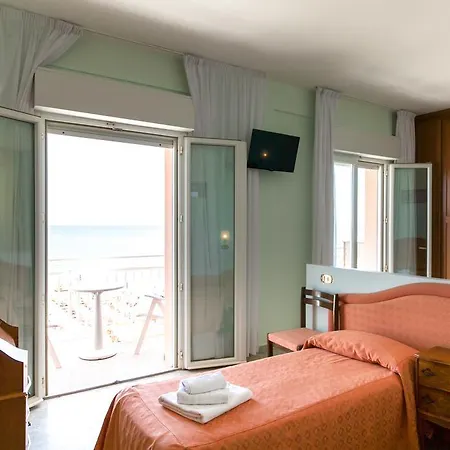 Mayflower Hotel 3*