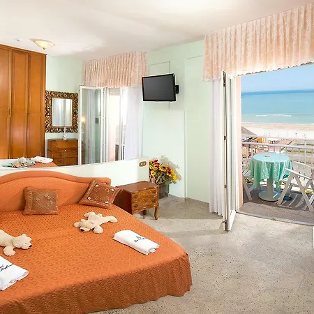 Ξενοδοχείο Mayflower 3*